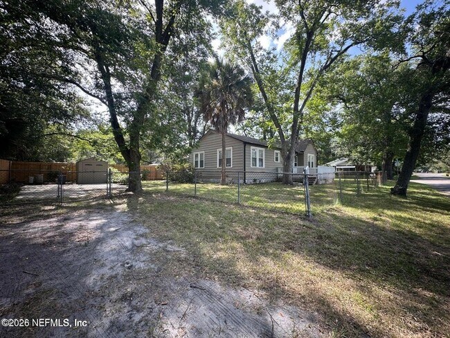 Building Photo - 4808 Royal Ave