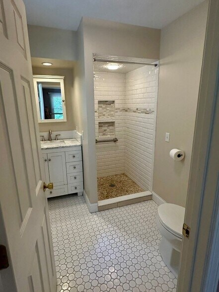 Master Bath - 143 Oak Park Dr
