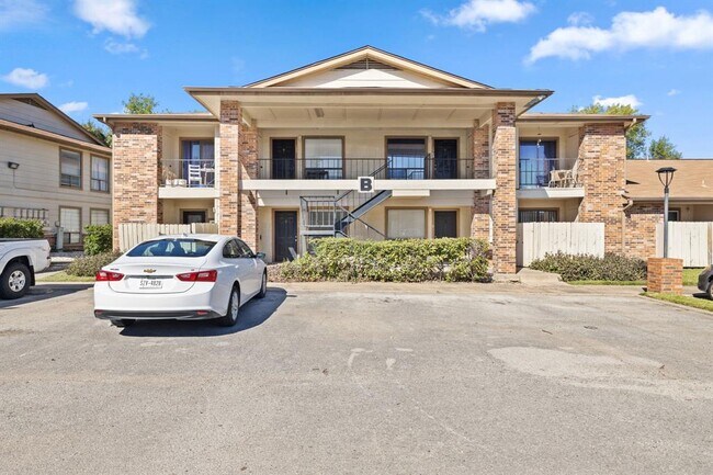 Building Photo - 1705 Crossing Pl