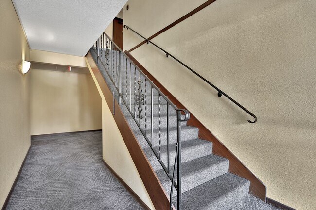 Building Photo - 6001 E Viking Blvd