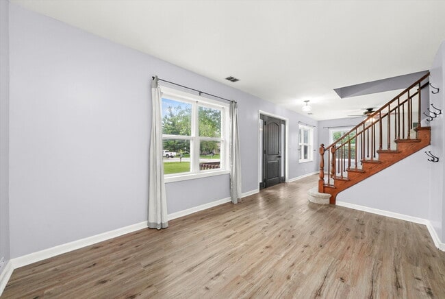 Building Photo - Stylish 4-Bedroom Home with Room to Work, ...