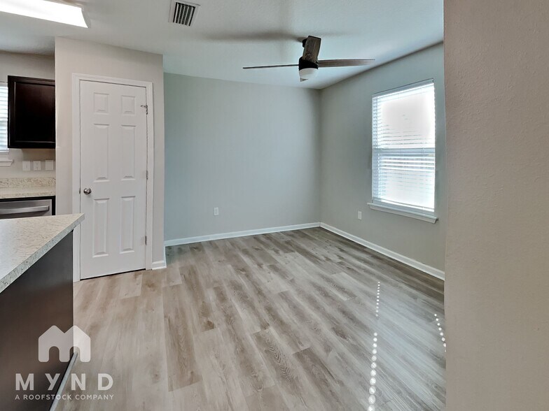 Building Photo - 6190 Daylilly Rd