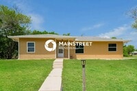 Building Photo - 4 Bedroom Pet-Friendly Home in Spring Hill, FL with Main Street Renewal