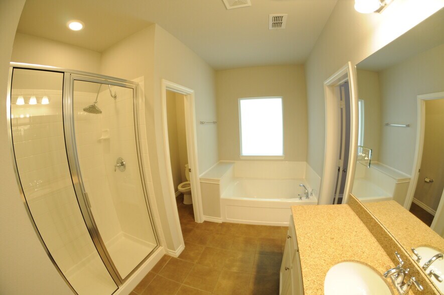 Master Bath - 3426 W 4th St