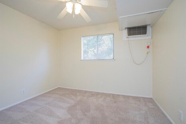 Building Photo - 1401 Kipling St