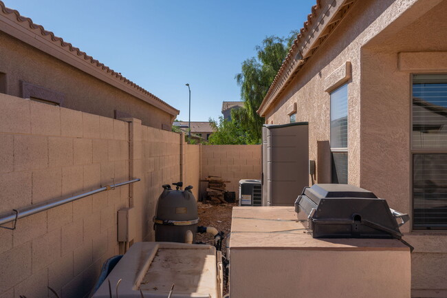 Building Photo - 15224 W Desert Hills Dr