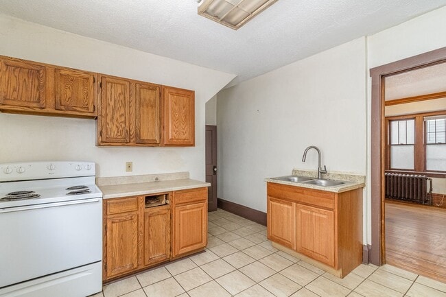 Building Photo - 3 Bed | 1 Bath in Heart of St. Paul