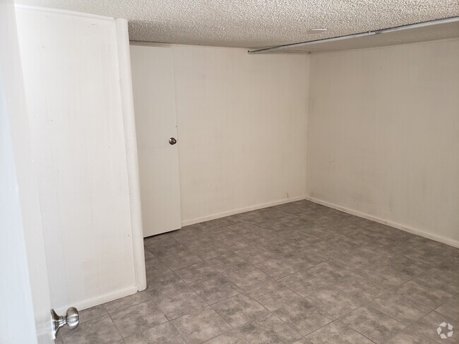 Building Photo - 13207 Ramona Ave