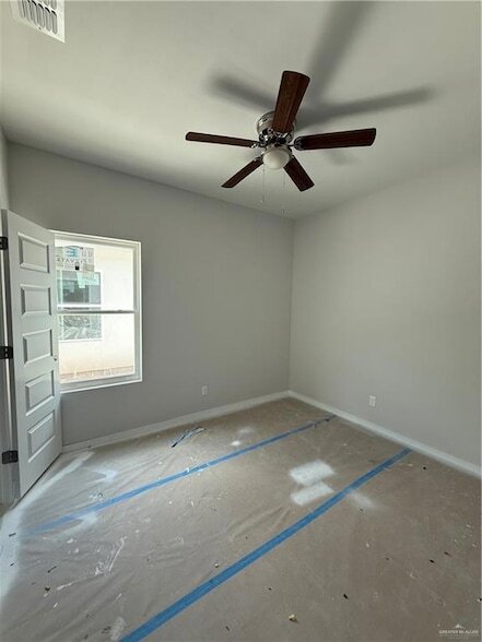 Building Photo - 402 N Alexandrite Ave