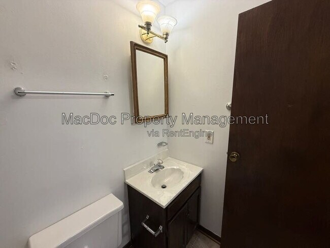 Building Photo - 5145 Cottonwood Ct