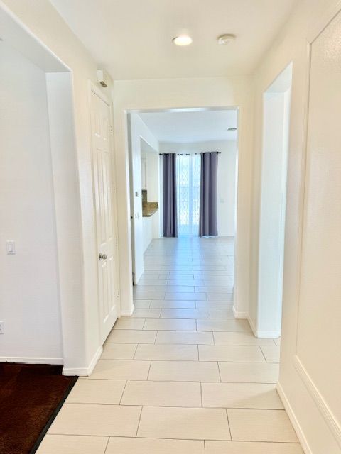 Building Photo - 1562 Cheshire Dr