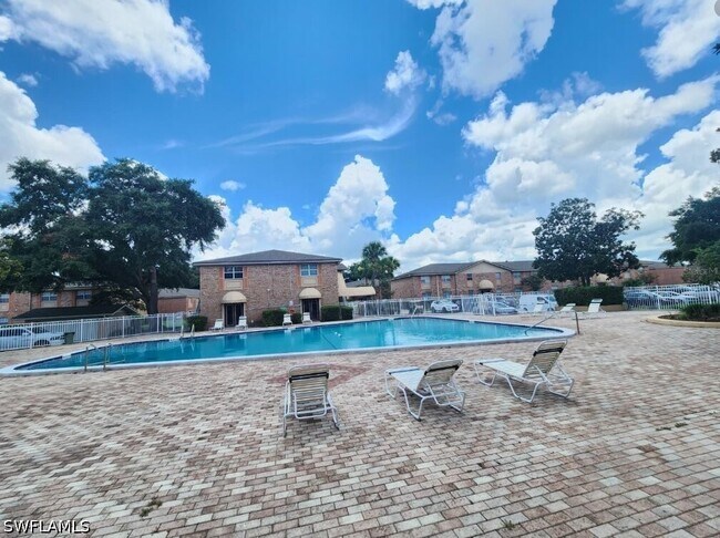 Building Photo - 416 Banyon Tree Cir