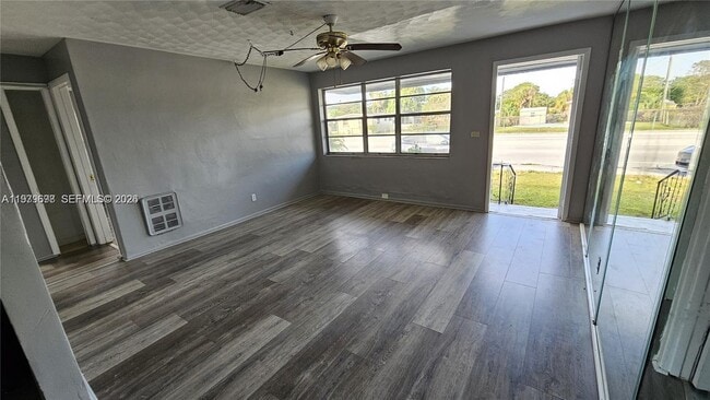 Building Photo - 374 NW 31st Ave