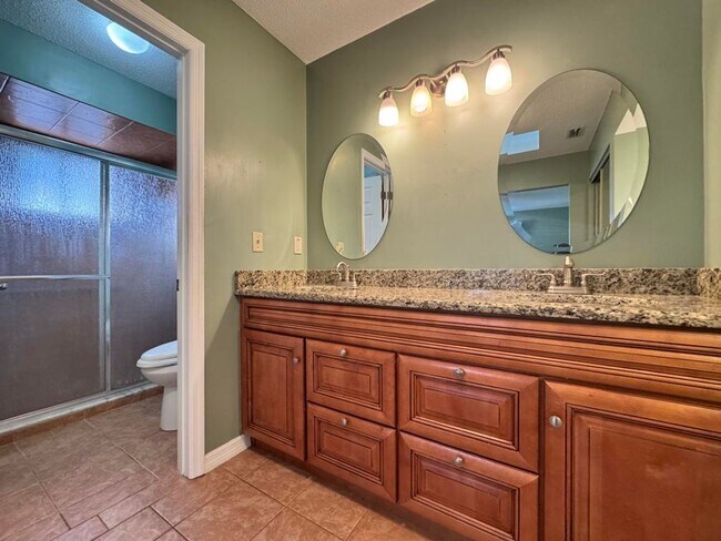 Building Photo - 3/2 in Pelican Bay