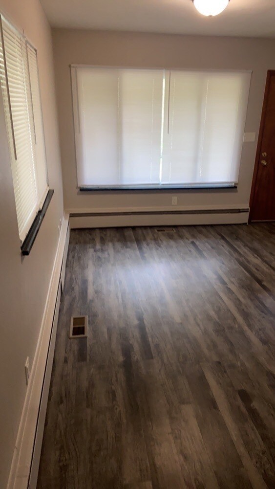 Building Photo - 536 S Main St