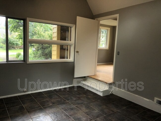 Building Photo - 3671 SE Tenino St