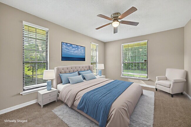 Building Photo - Spacious 3BR Home with Fireplace, Garage & Private Yard