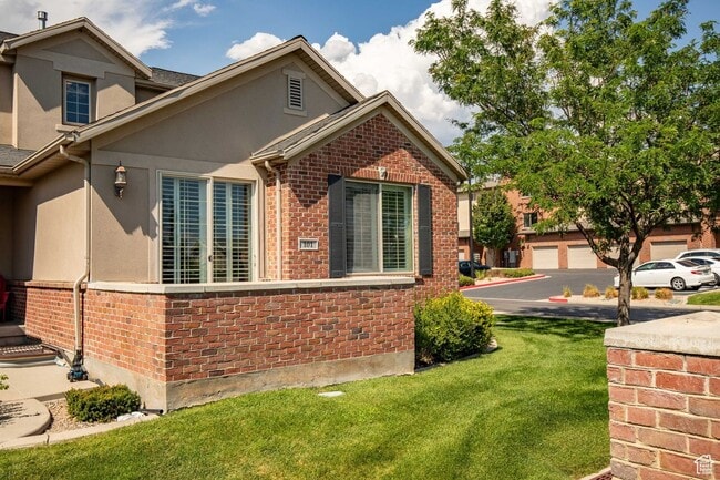 Building Photo - Incredible Lehi Townhouse