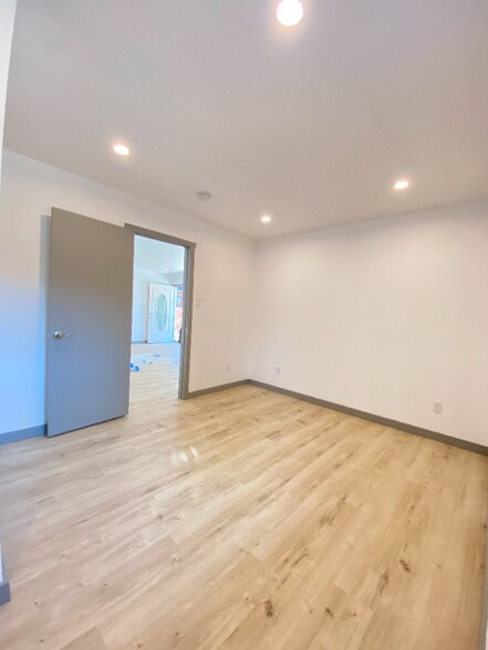 Building Photo - 635 N Delaware St