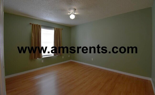 Building Photo - Spacious 3 bedroom House in Orlando