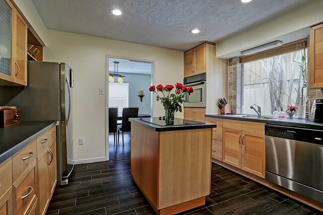 Building Photo - 14207 Wickersham Ln