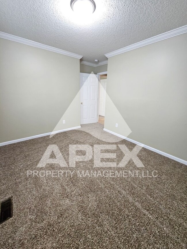 Building Photo - MOVE-IN SPECIAL!! NO RENT UNTIL MAY! - 3 Bd | 2 Ba Top Floor Condo in West Knoxville!