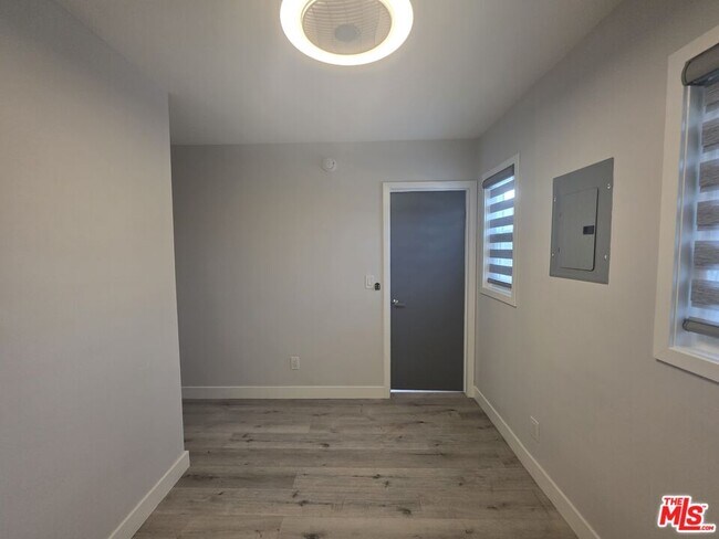 Building Photo - 1505 Cochran Ave