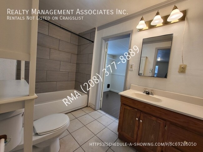 Building Photo - 1502 Heron St