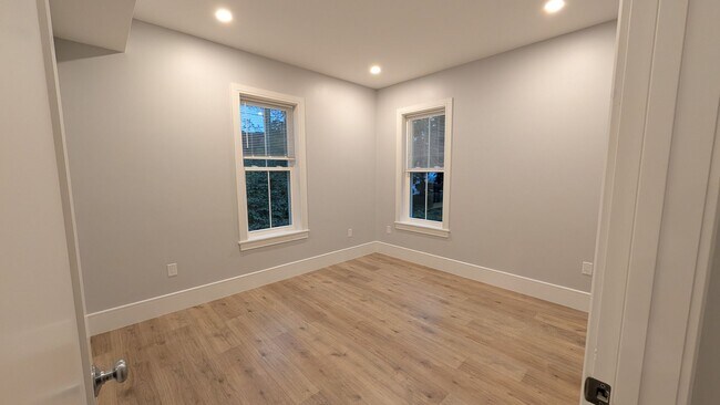 Building Photo - Brand New Unit for 8/1 - 2-Bed/2-Ba w/ Laundry in Unit