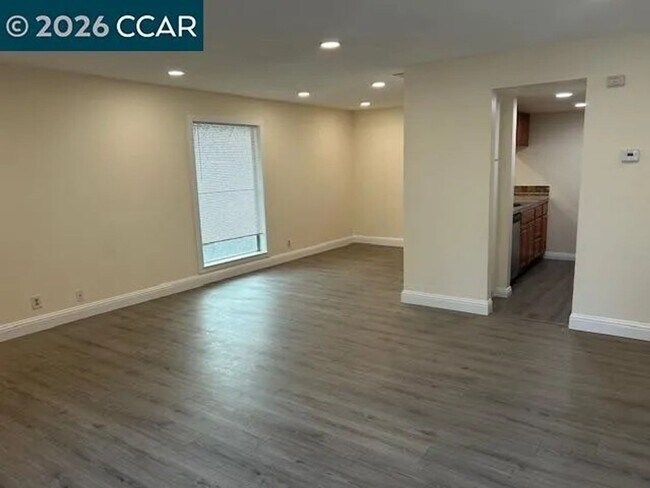 Building Photo - Two Bedroom One Bathroom Condo