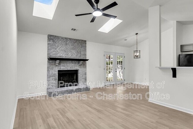 Building Photo - 9870 Levenshall Dr