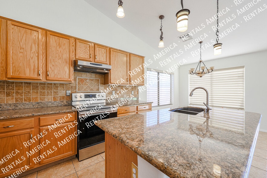 Building Photo - 4647 E Lavender Ln