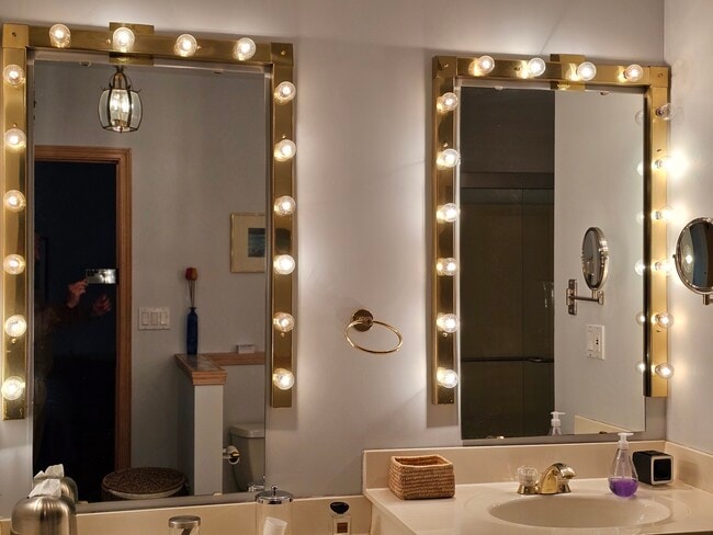 Building Photo - 5 Autumn Hill Ct