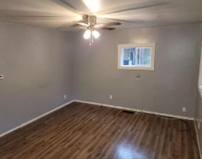 Building Photo - 3 Bedroom 1 Bath Home on the North Side