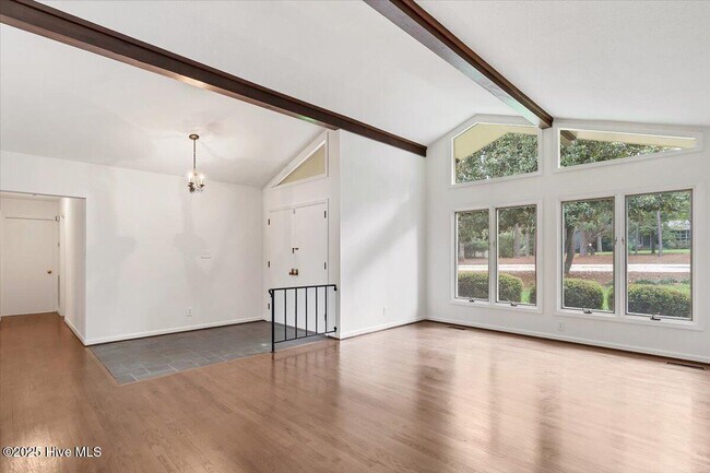 Building Photo - 60 Pine Lake Dr