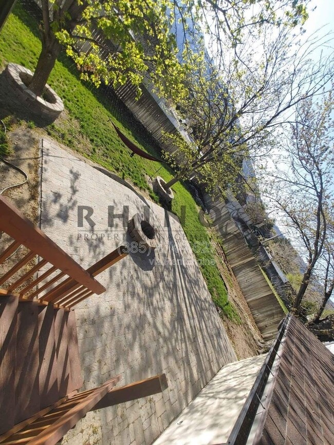 Building Photo - 983 E Dry Gulch Cir