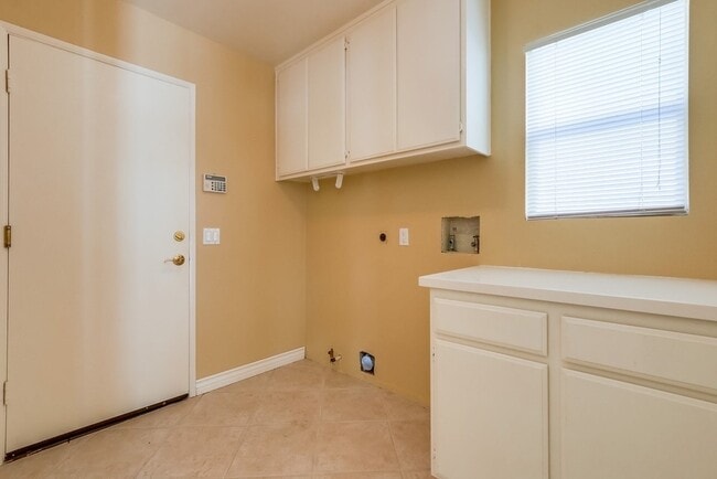 Building Photo - Lovely Home | Prime Westpark Location