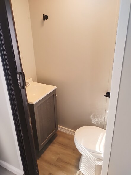 Building Photo - 1100 W Locust St