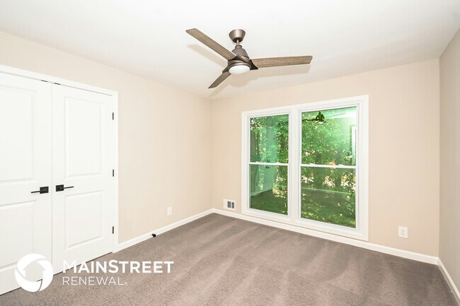 Building Photo - 2448 Kingsley Dr NE