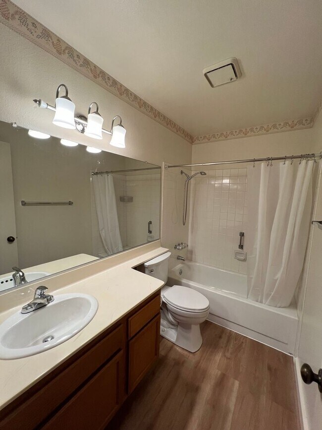 Building Photo - Great home in wonderful neighborhood - Cam...