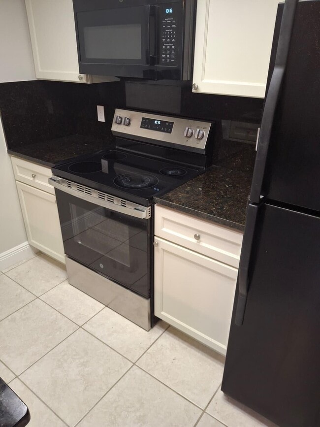 Building Photo - 3222 Coral Lake Ln