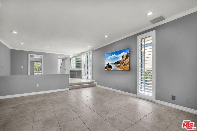 Building Photo - 7301 Vista Del Mar