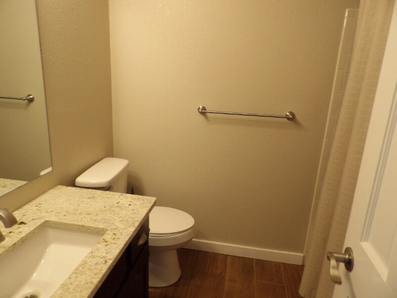 Building Photo - 2455 Stoneridge Dr