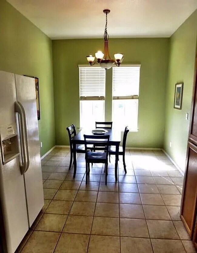 Building Photo - Your Next Home in One of Roseville’s Most Desired Neighborhoods!