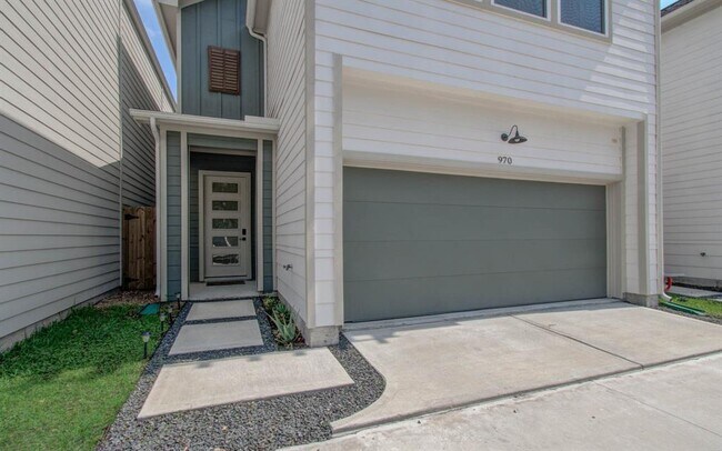 Building Photo - 970 Highland Sound Ln