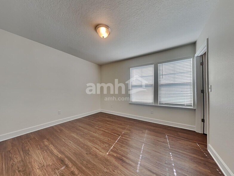 Building Photo - 437 Sandstone Dr