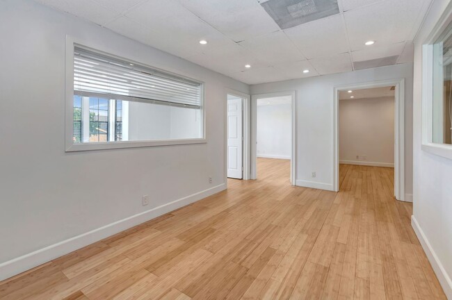Building Photo - 14771 Plaza Dr
