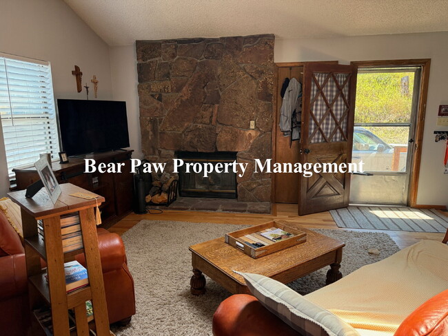Building Photo - Cute duplex in Evergreen!!