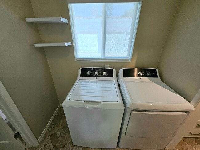 Building Photo - Beautiful Home in a Lovely Neighborhood! Available Spacious 2 Bedroom and Two Bathroom!