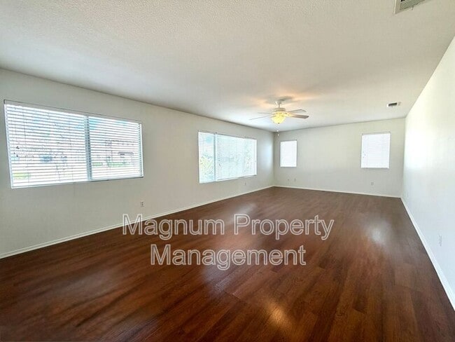 Building Photo - 23664 Groveland Pl